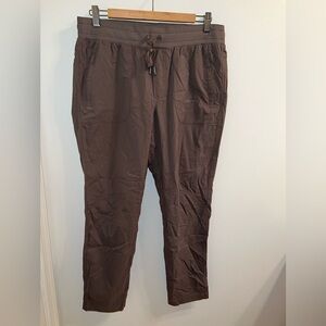 L.L. Bean Women's Crop Vista Camp Pants Dark Taupe Cargo Outdoor HikingCamping